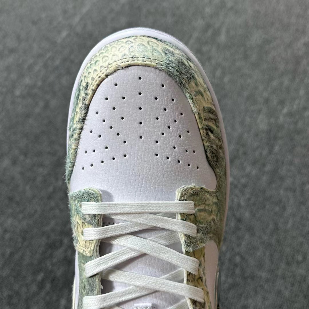 Dunk Low Steam Puppet White Green