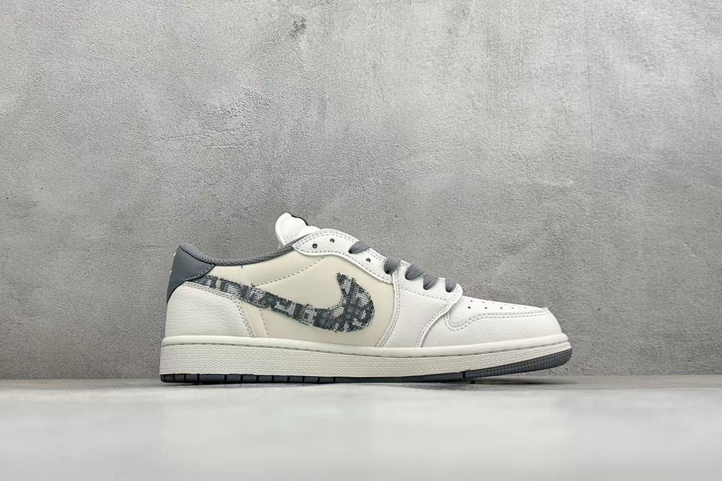 AJ1 Low Travis Scott x Dior Monogram Customs