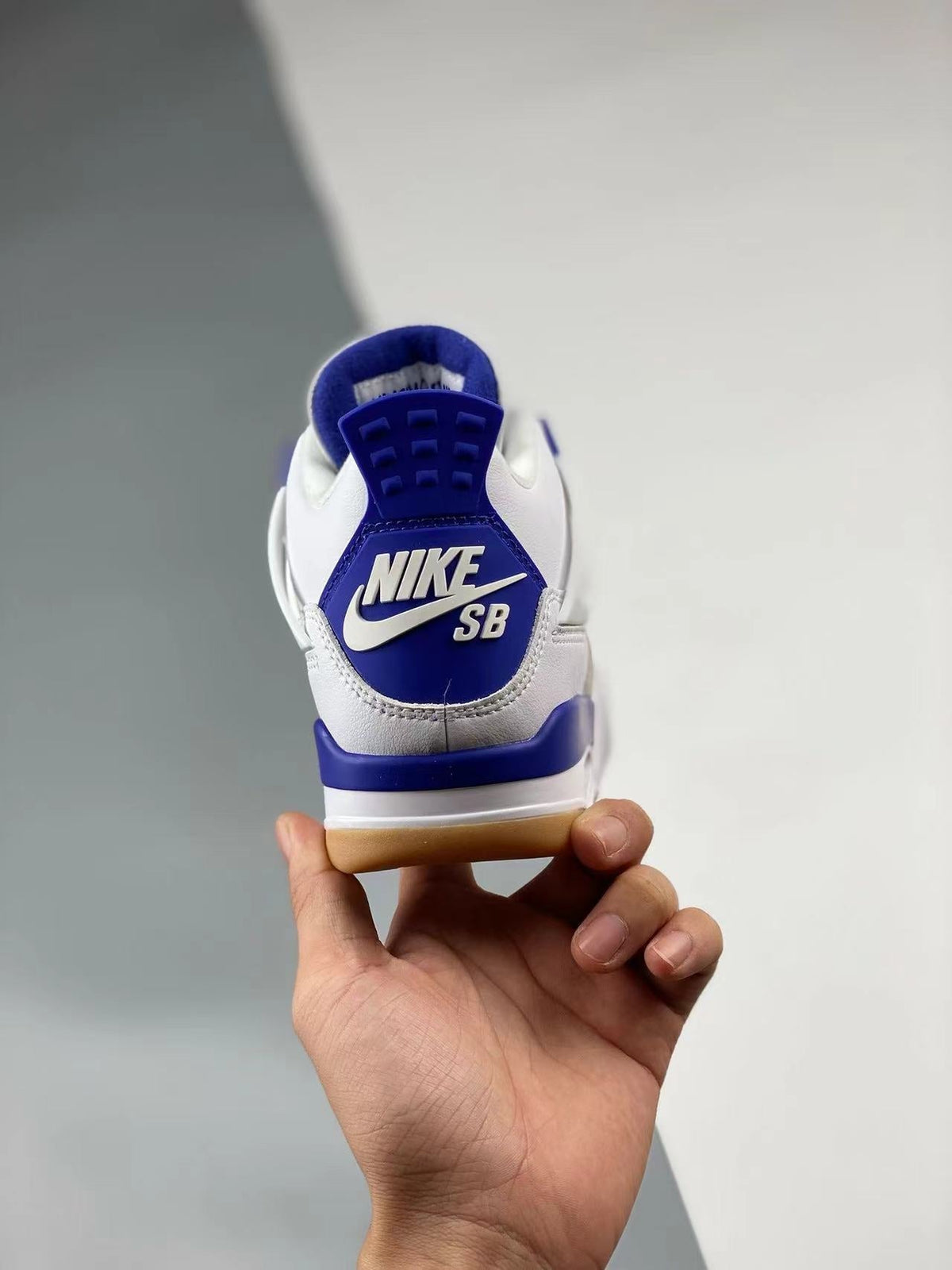 AJ4 SB Summit White/Navy