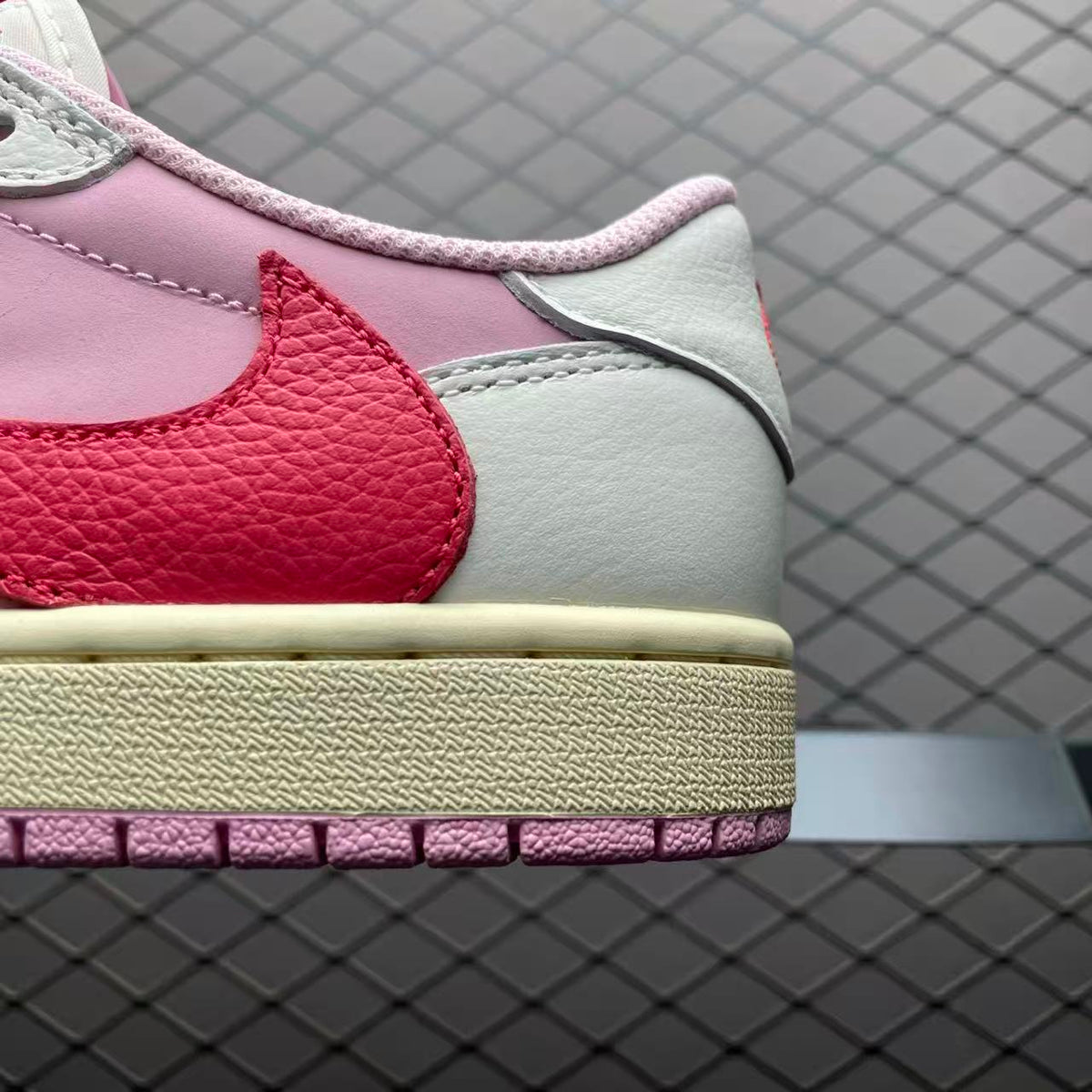 AJ1 Low Travis Scott Tropical Pink