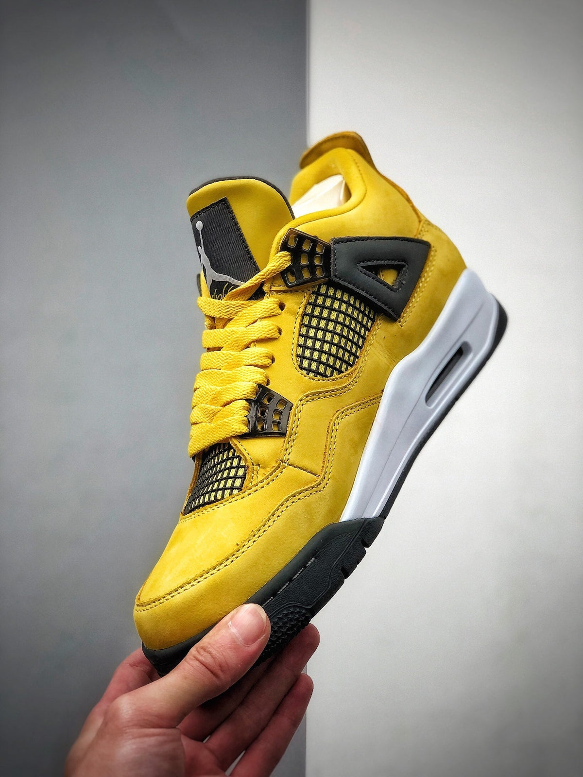 AJ4 Lightning