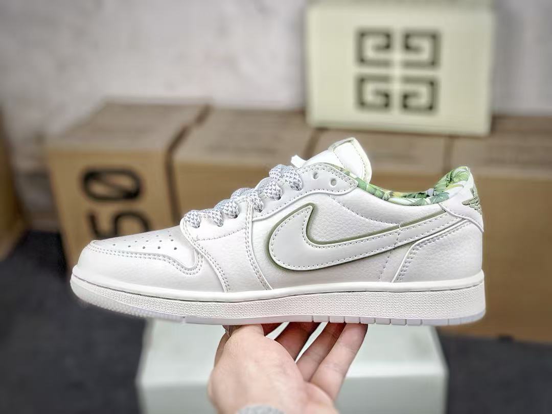 AJ1 Low Travis Scott x Givenchy Customs