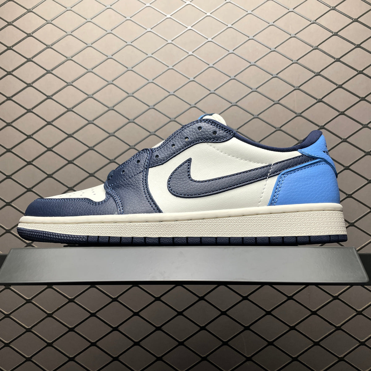 AJ1 Low Obsidian UNC