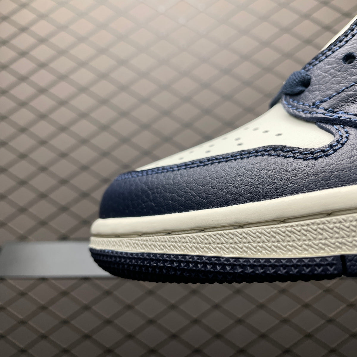 AJ1 Low Obsidian UNC