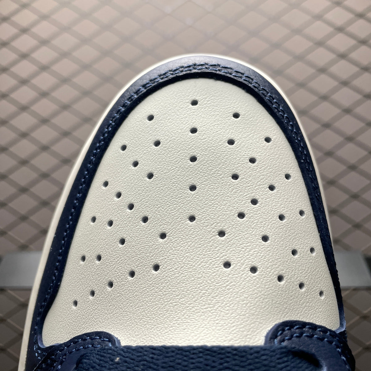 AJ1 Low Obsidian UNC