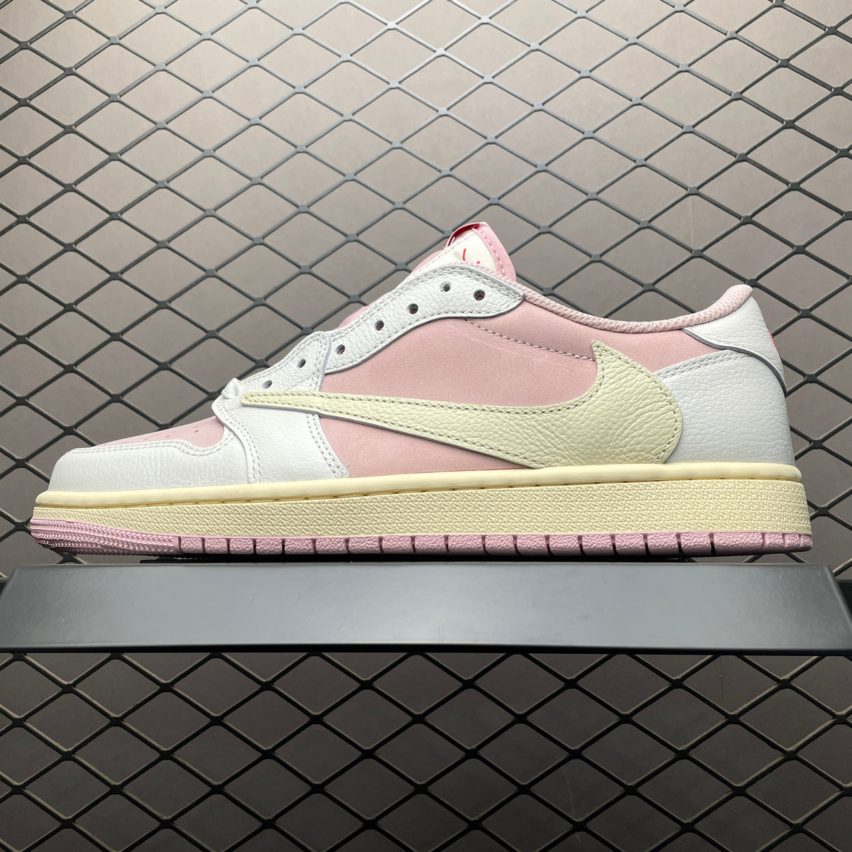 AJ1 Low Travis Scott Reverse Shy Pink