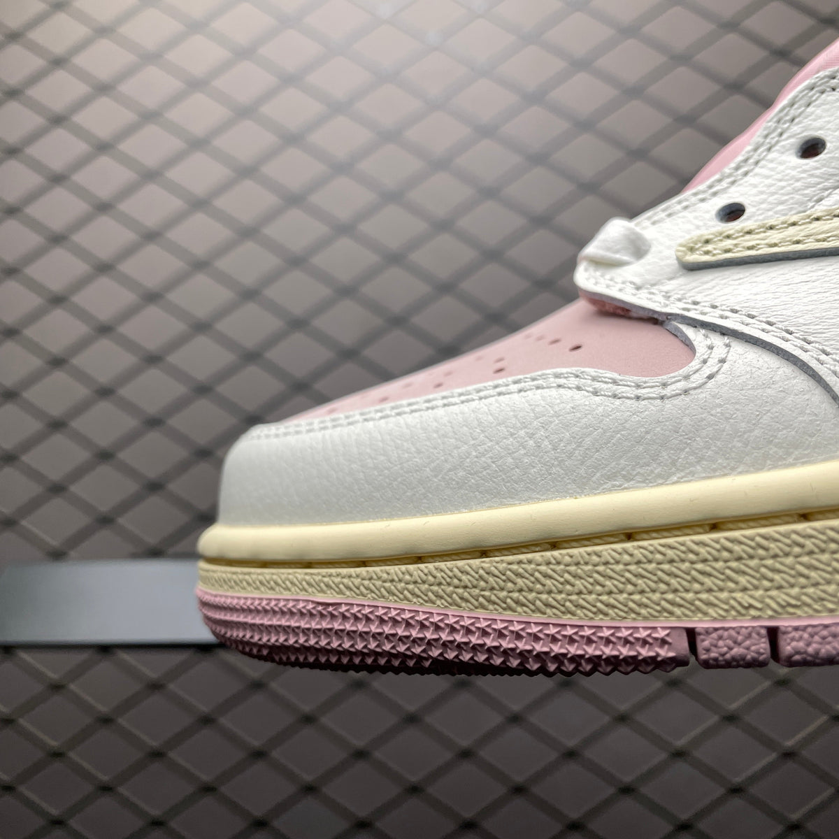 AJ1 Low Travis Scott Reverse Shy Pink