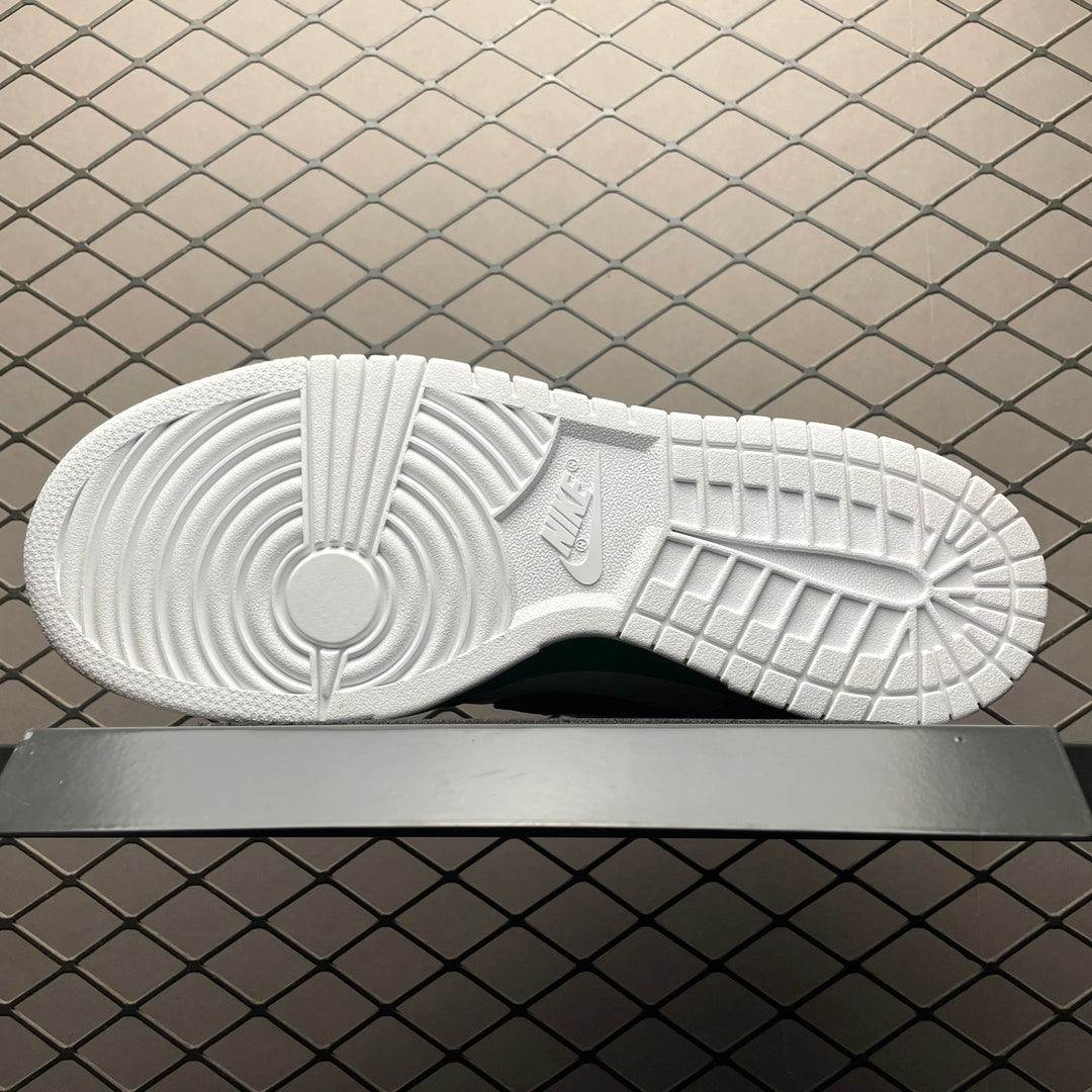 SB Dunk Low Heineken